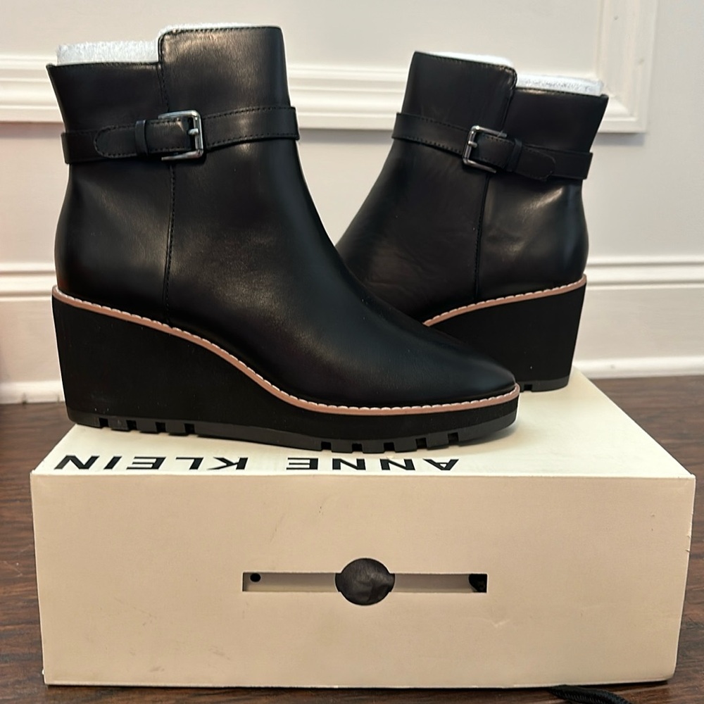 ANNE KLEIN BLACK LEATHER WATERPROOF WEDGE BOOT